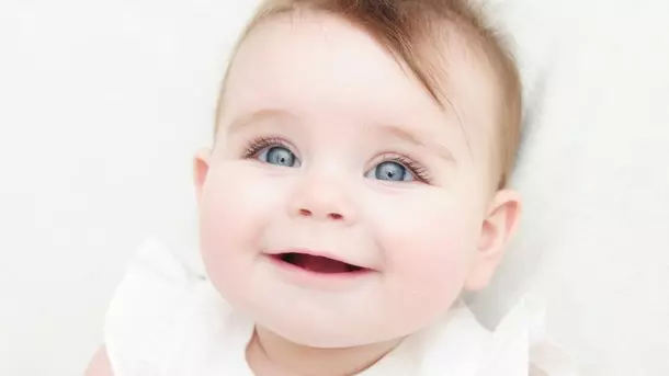 Comment les gènes déterminent-ils la couleur des yeux de bébé 