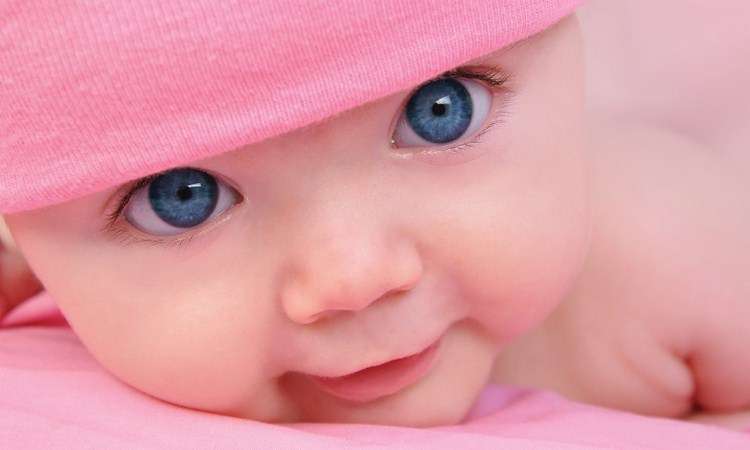 Comment savoir si bébé gardera ses yeux bleus