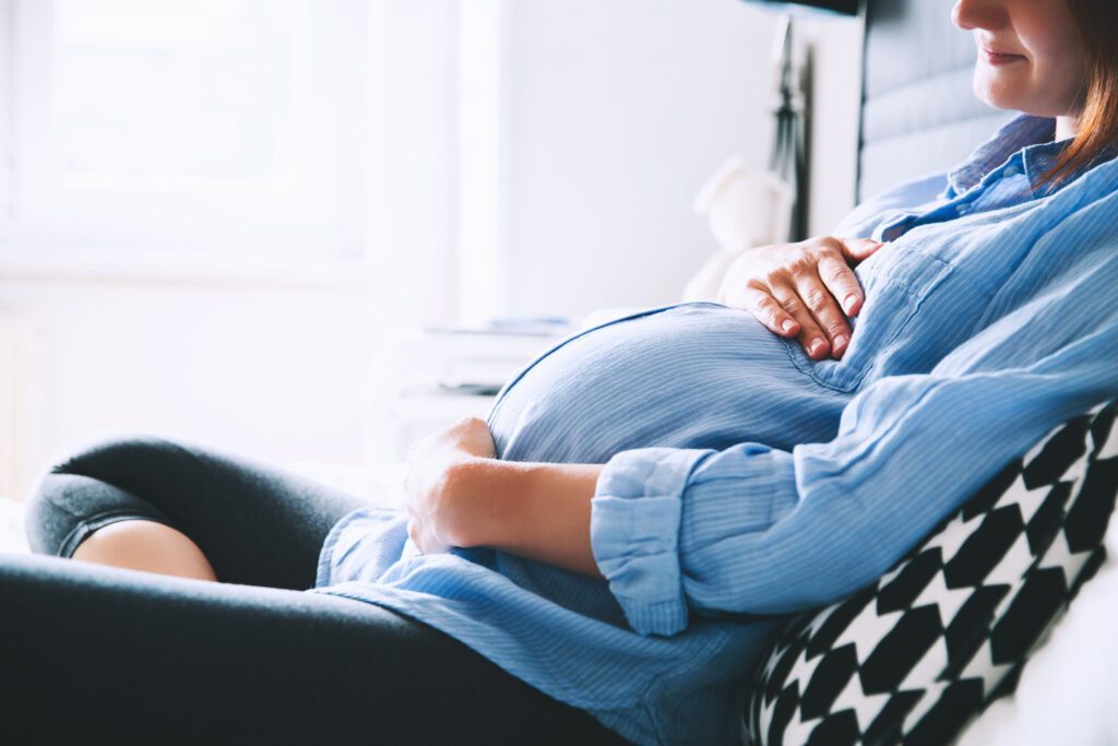 Les bébés trisomiques bougent-ils plus fréquemment dans le ventre que les bébés typiques