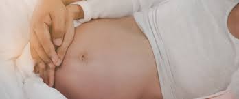 Comment savoir si les sensations que vous ressentez dans votre ventre sont des mouvements de bébé ou des gaz 