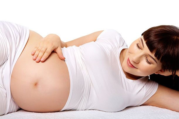 Comment évoluent les mouvements du bébé tout au long de la grossesse