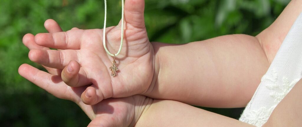 La médaille de baptême décodée