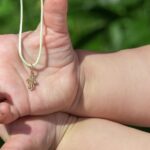 La médaille de baptême décodée